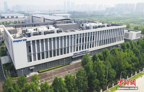 从“手责任坊”变“当代工业” AI模子奈何已毕畛域化量产？